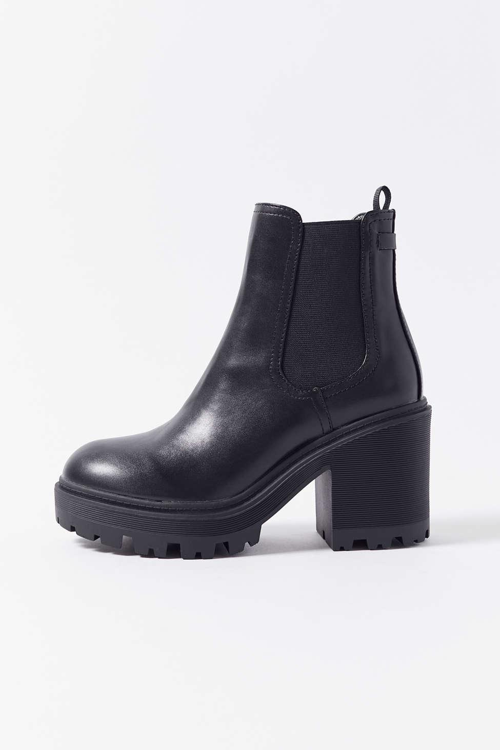 Urban Outfitters Uo Chloe Chelsea Boot in Black - Lyst