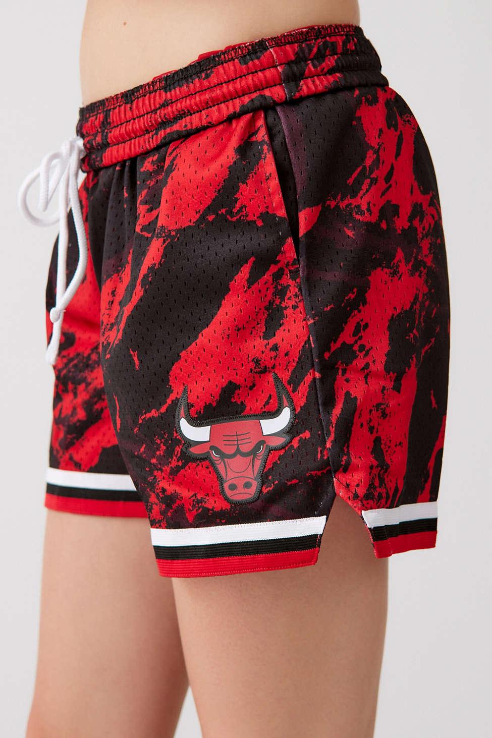 Nike / Women's 2021-22 City Edition Chicago Bulls Red Essential Cropped Pullover  Hoodie