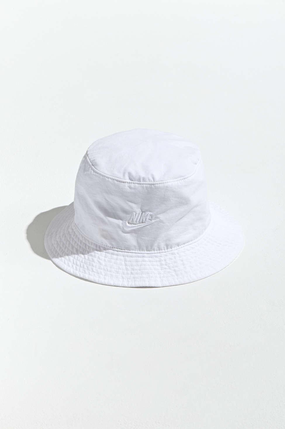 white nike bucket hat