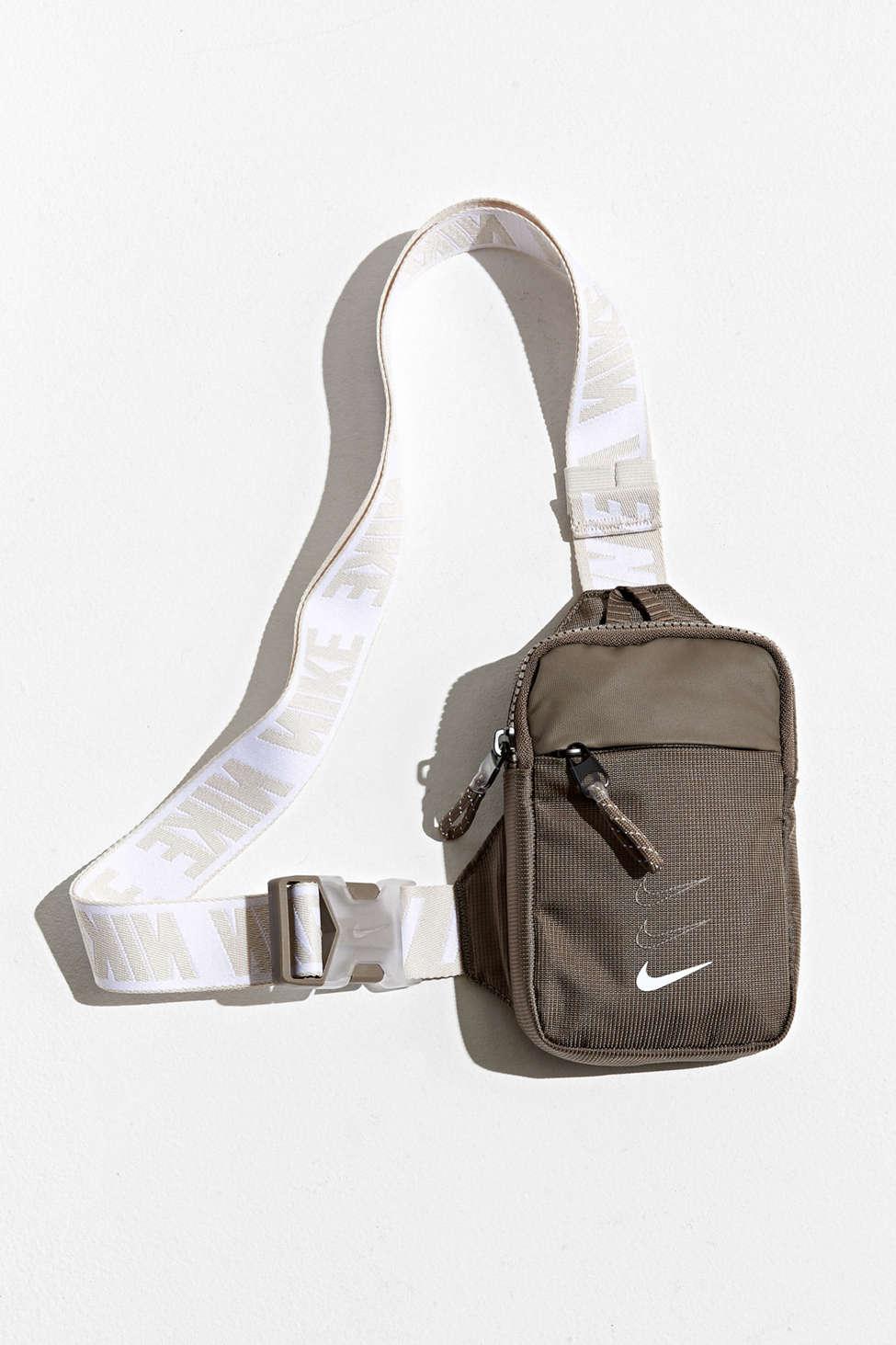 Mal humor Desobediencia Pero Nike Sportswear Essential Sling Bag for Men | Lyst