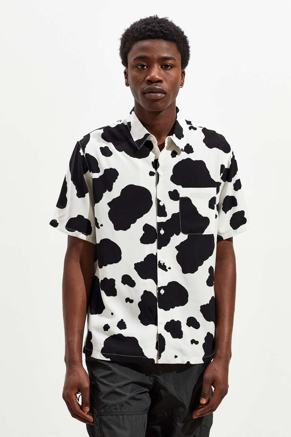 med undtagelse af mad ophavsret Urban Outfitters Uo Cow Print Short Sleeve Button-down Shirt in Black for  Men | Lyst
