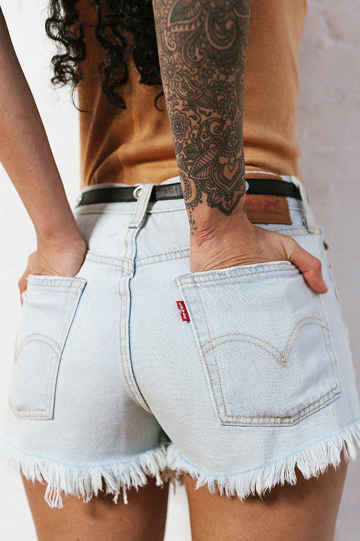 levi's frayed denim wedgie short