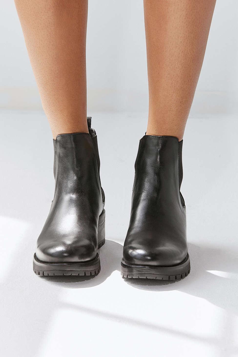 black chelsea boots urban outfitters