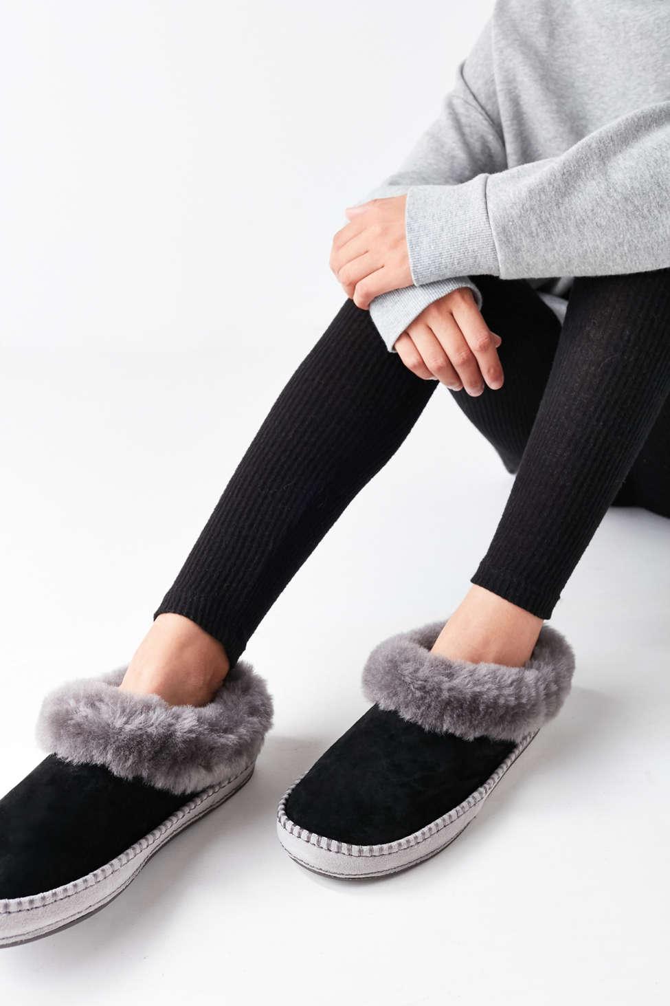 UGG Wrin Slipper in Black | Lyst