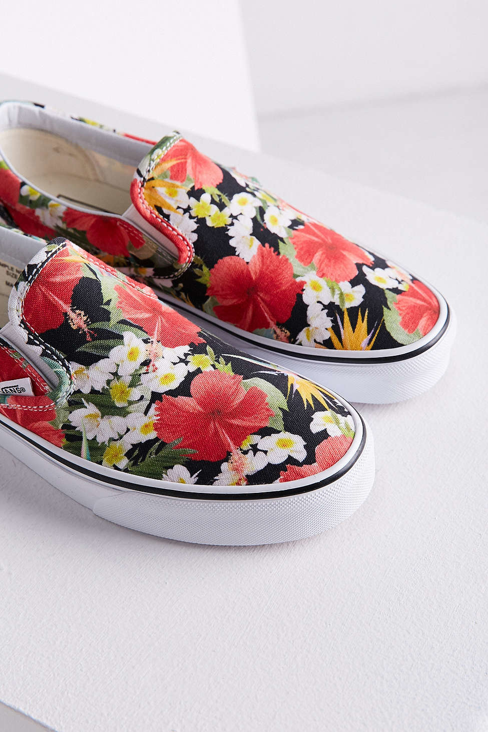 Vans Aloha Floral Slip-on Sneaker | Lyst