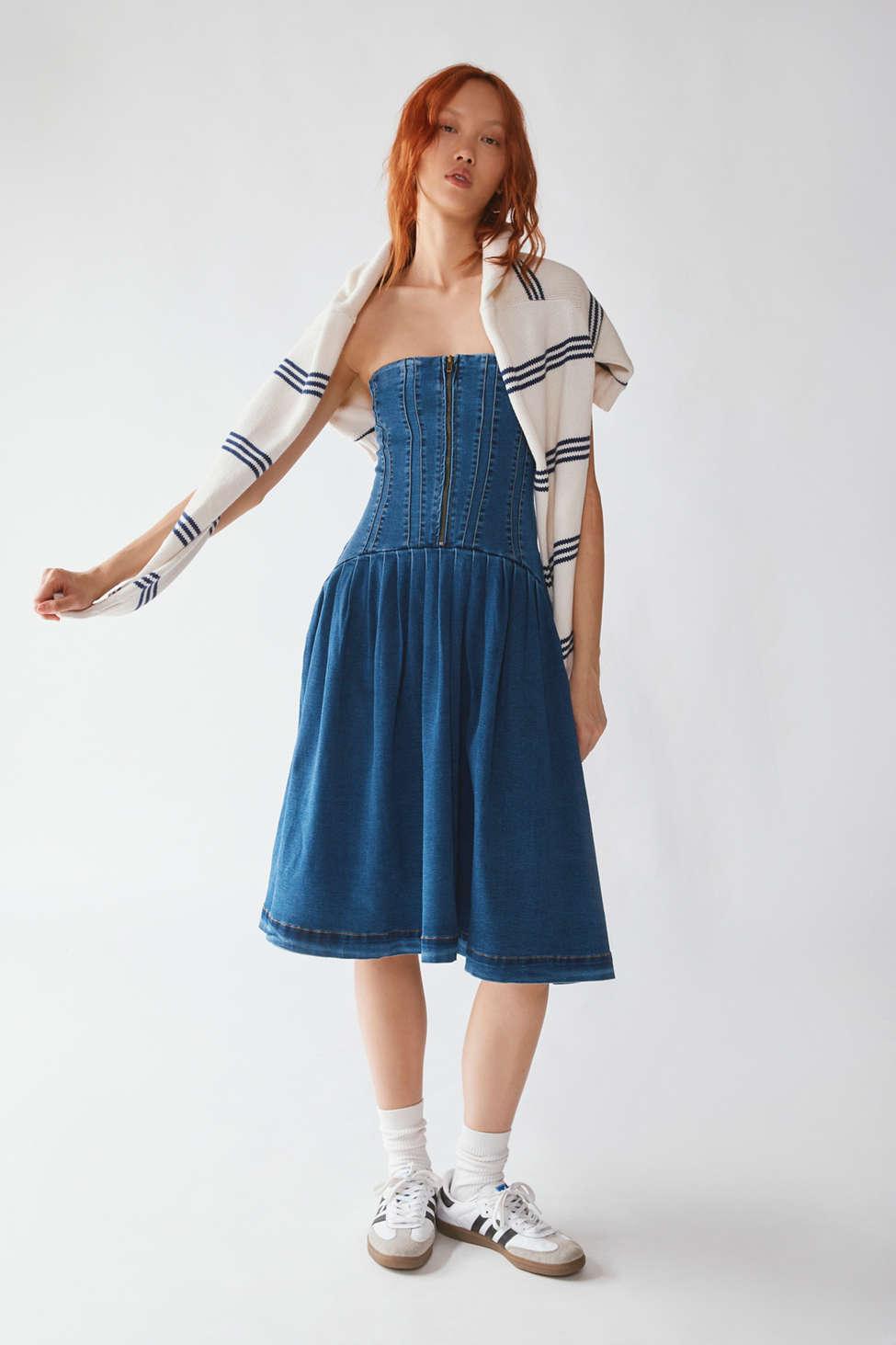 Urban Outfitters Uo Gwen Denim Strapless Midi Dress in Blue | Lyst