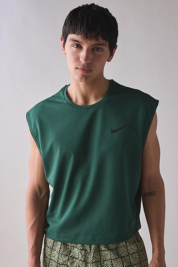 green nike crop top