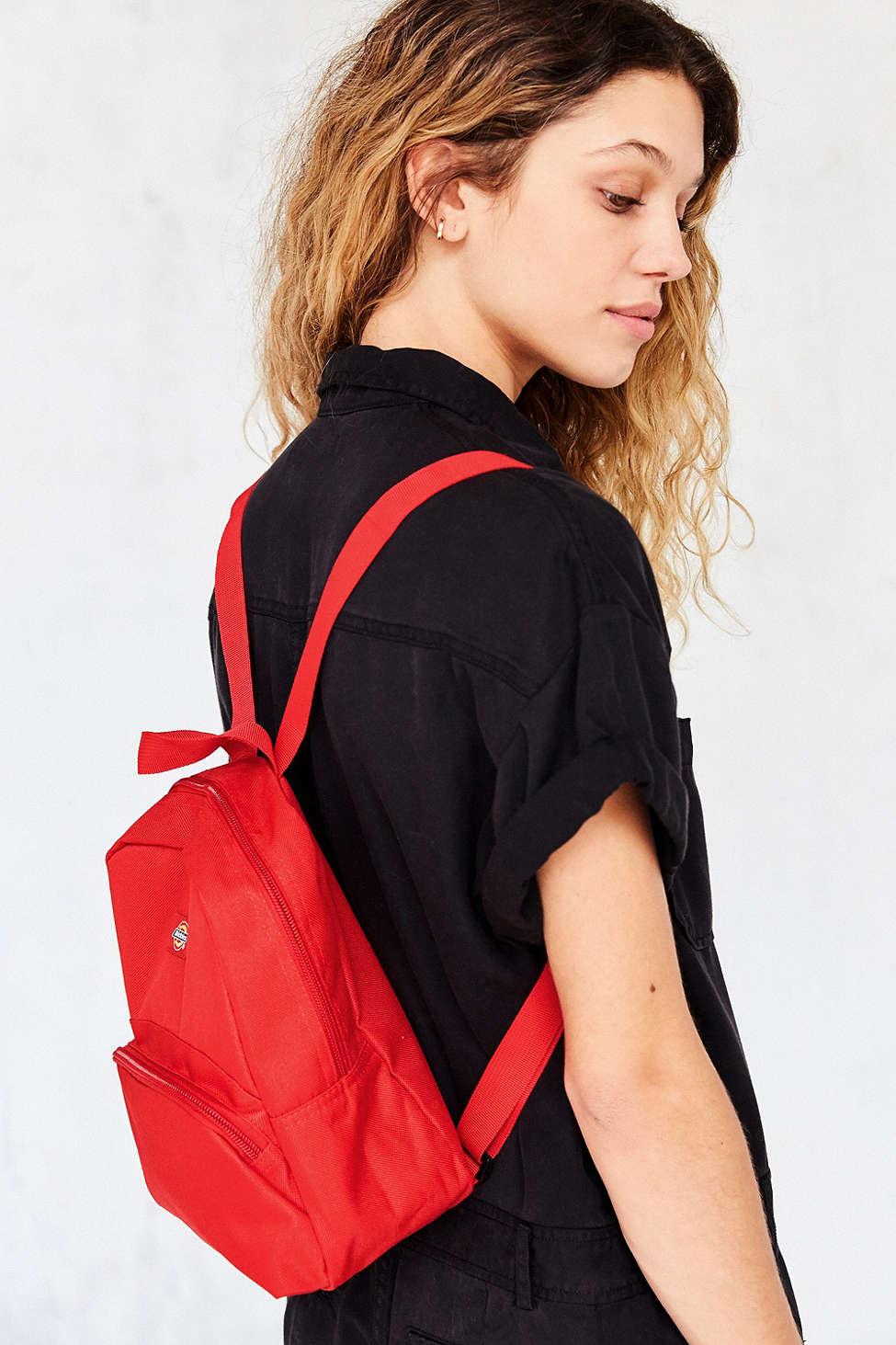 til Scully flertal Dickies X Uo Red Mini Backpack | Lyst