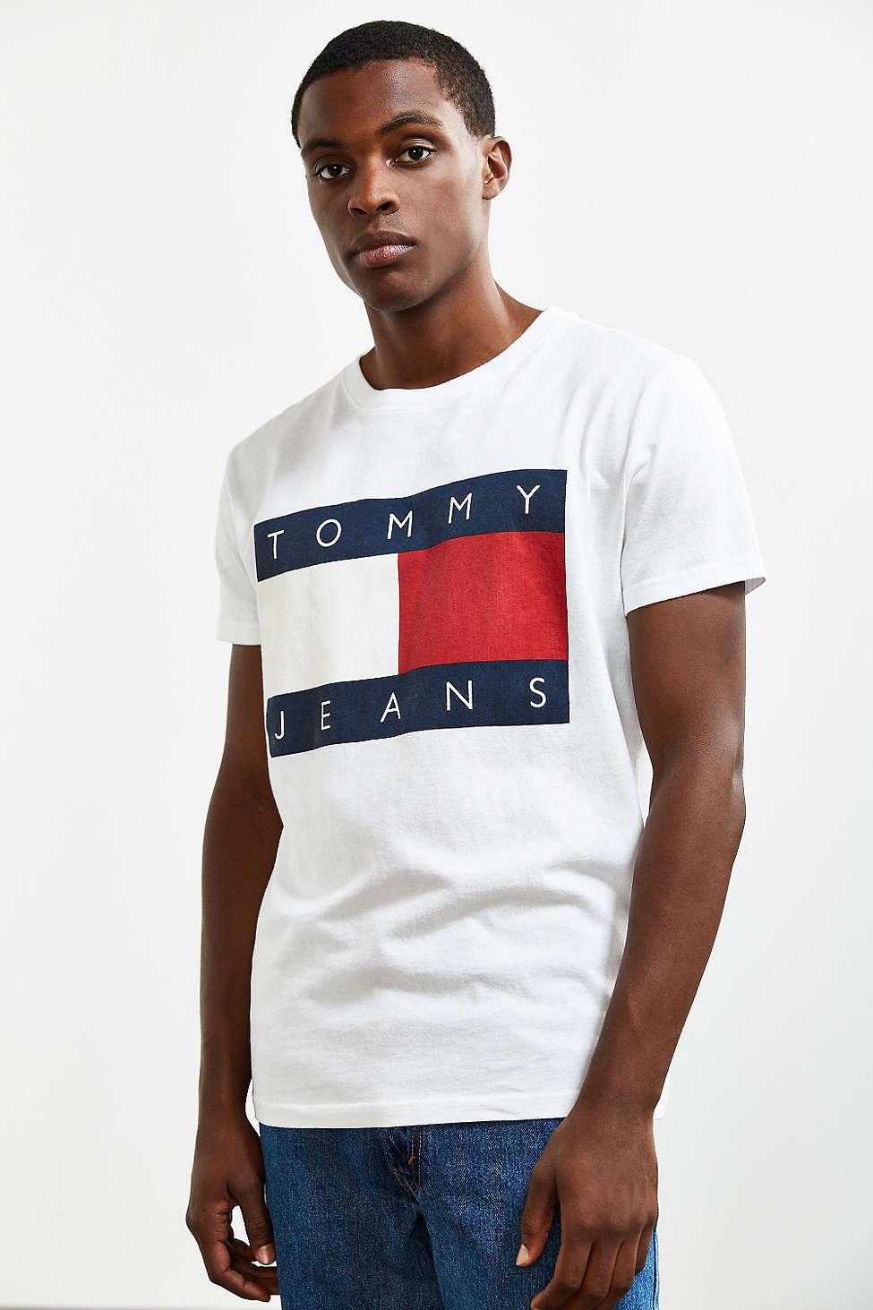 Tommy Hilfiger Denim Tommy Jeans For Uo '90s Logo Tee in White for Men |  Lyst
