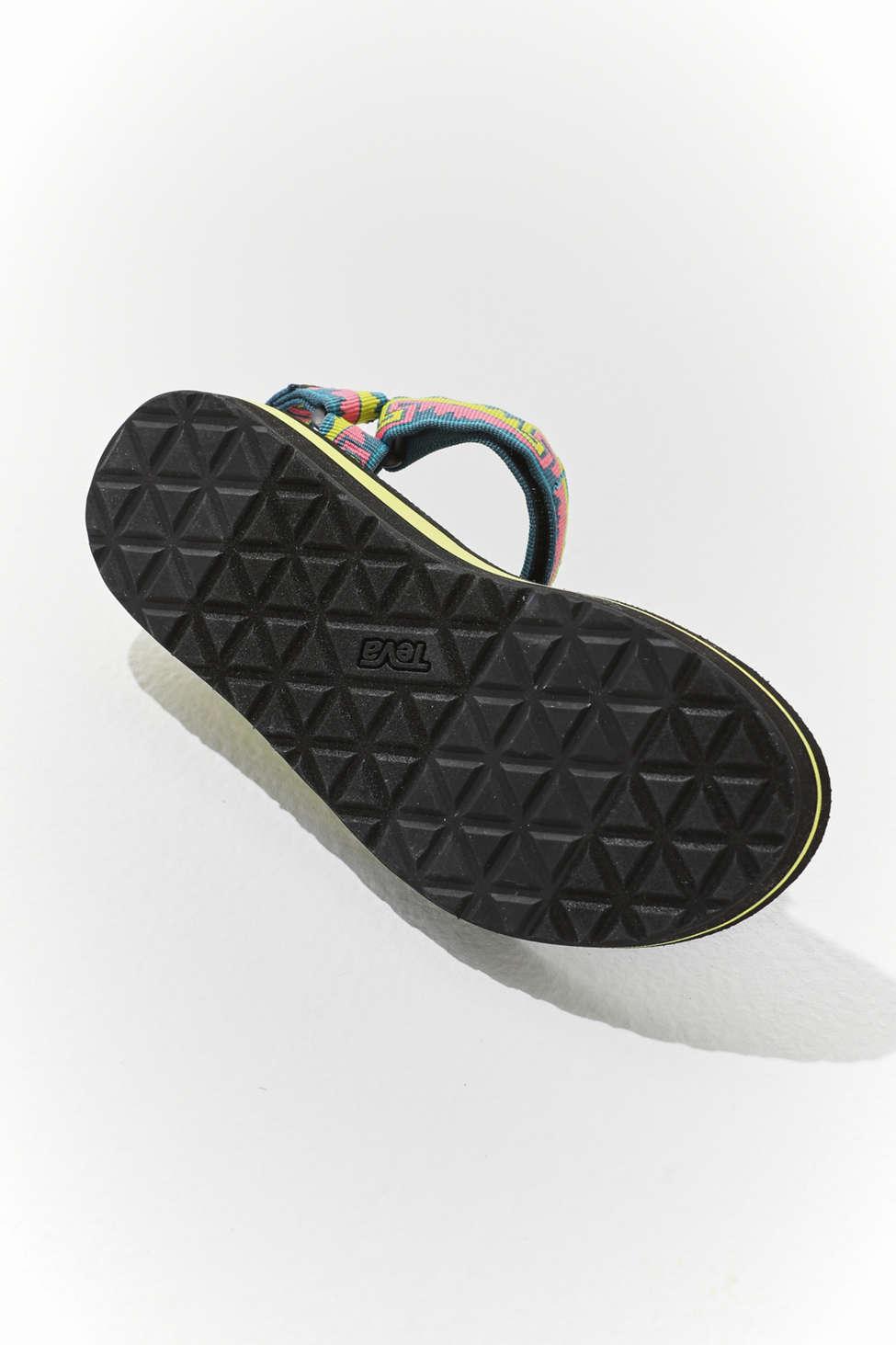 teva uo exclusive midform universal sandal