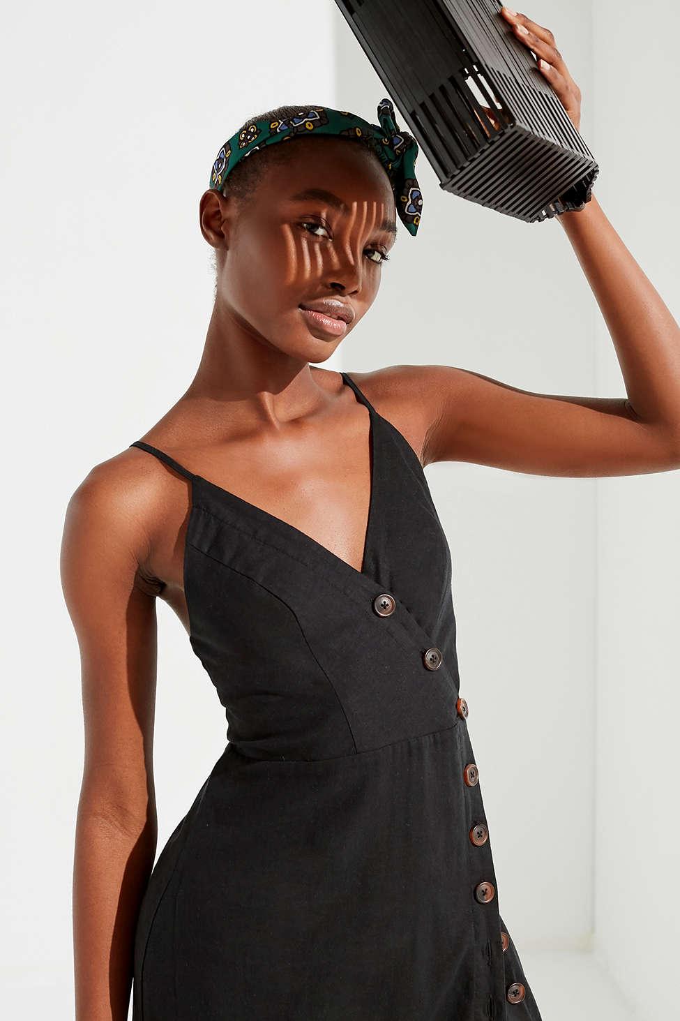 Silenciosamente equipo apilar Urban Outfitters Uo Amber Button-down Linen Midi Dress in Black | Lyst