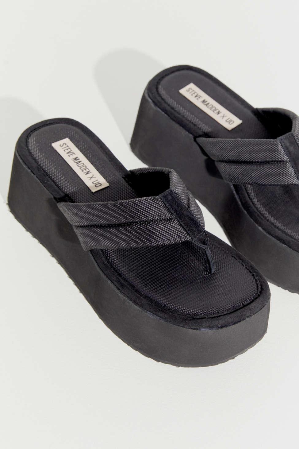 Steve Madden Uo Exclusive Platform Thong Sandal in Black - Lyst