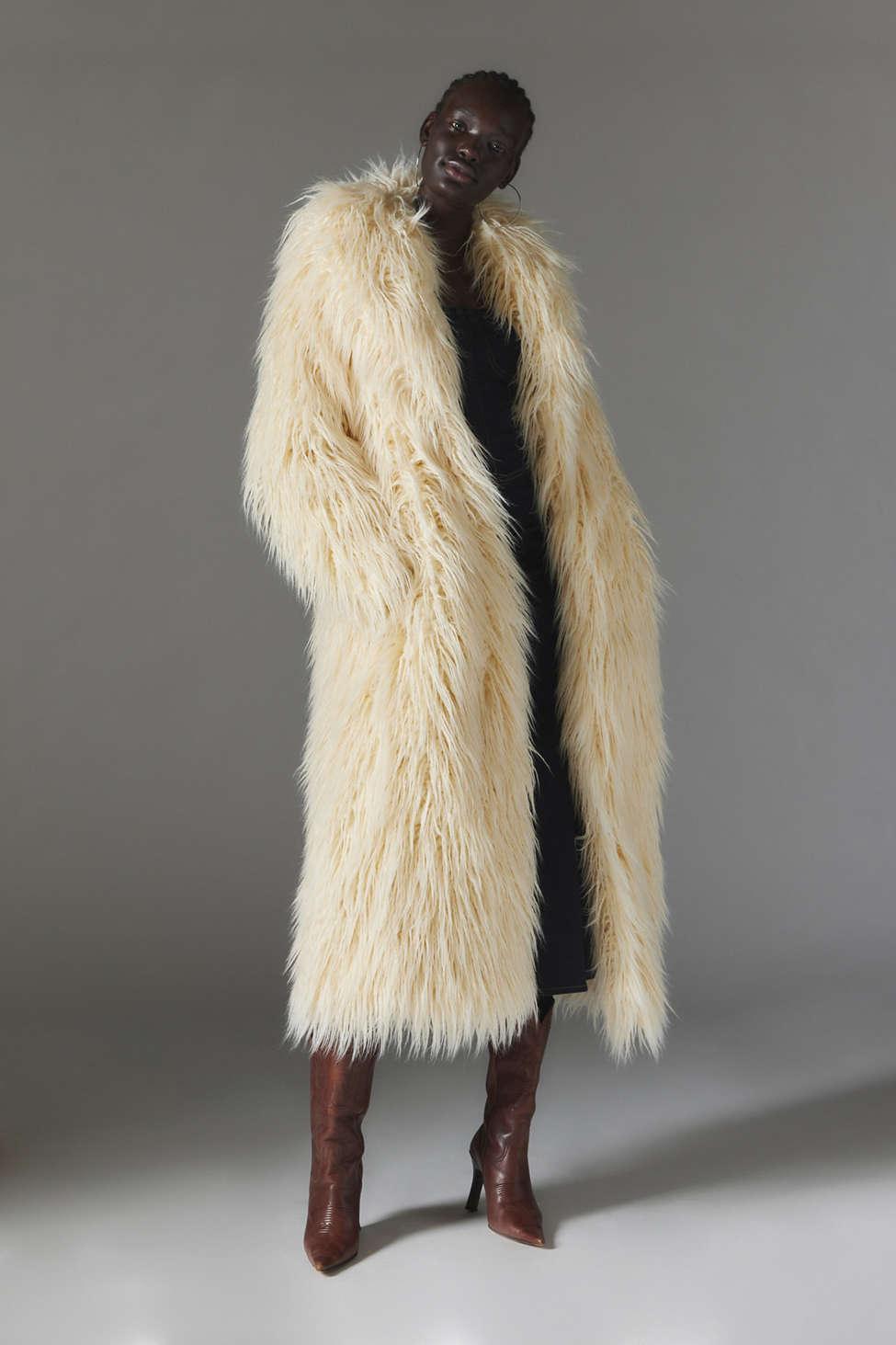 Silence + Noise Silence + Noise Naomi Faux Fur Shaggy Coat Jacket In  Ivory,at Urban Outfitters in Gray | Lyst