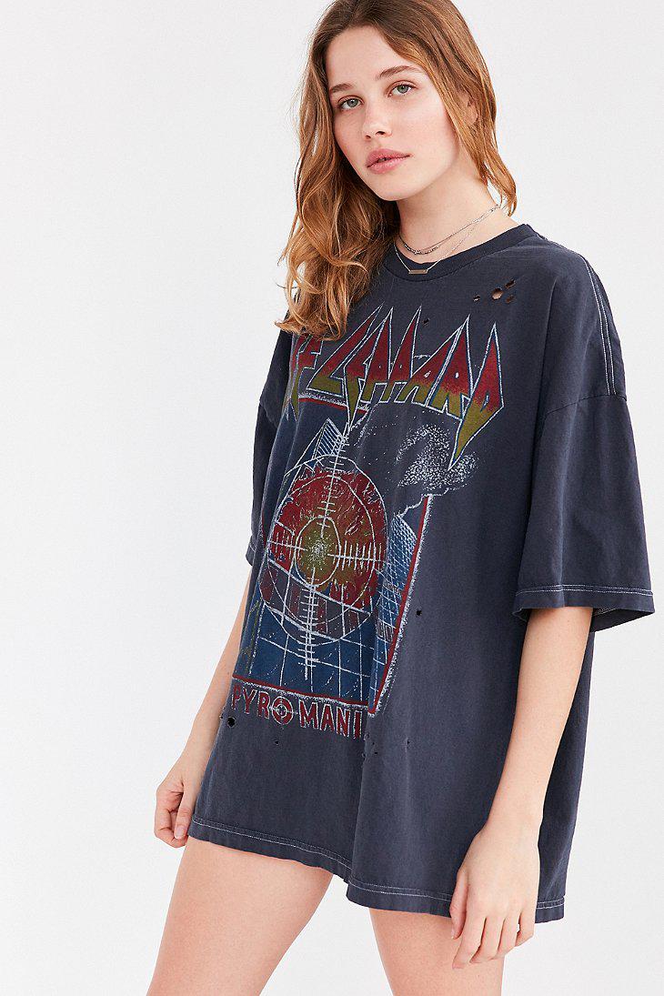 Urban Outfitters Def Leppard Oversized Tee in Black | Lyst