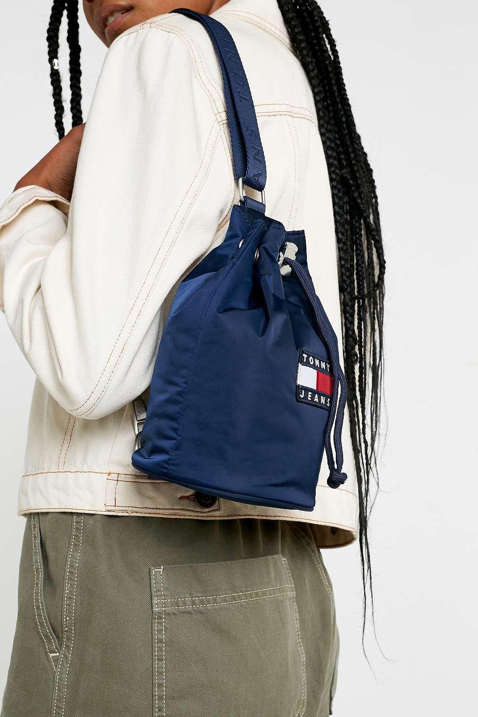 tommy jeans crest heritage sling bag