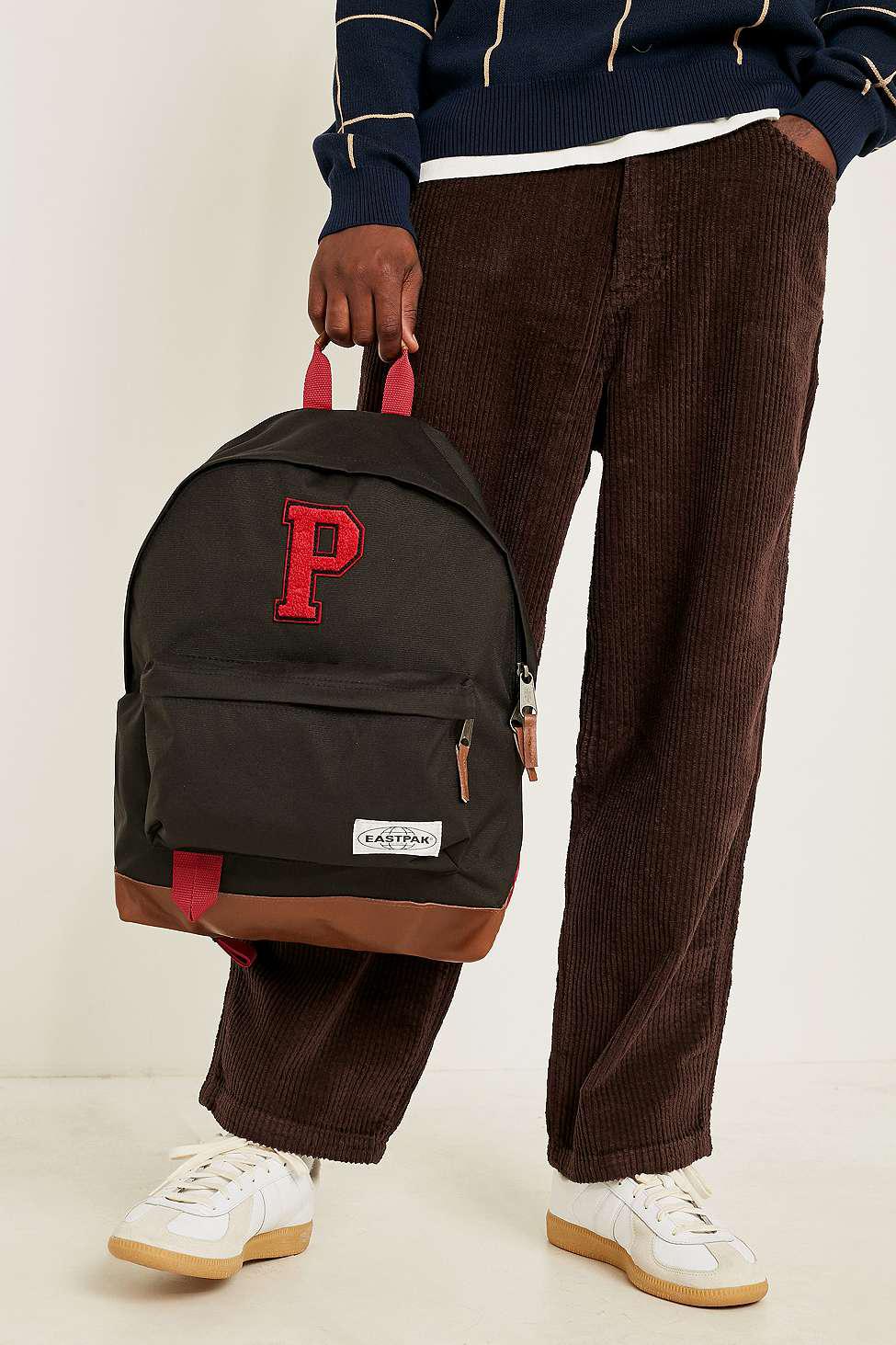 eastpak wyoming into black yarn