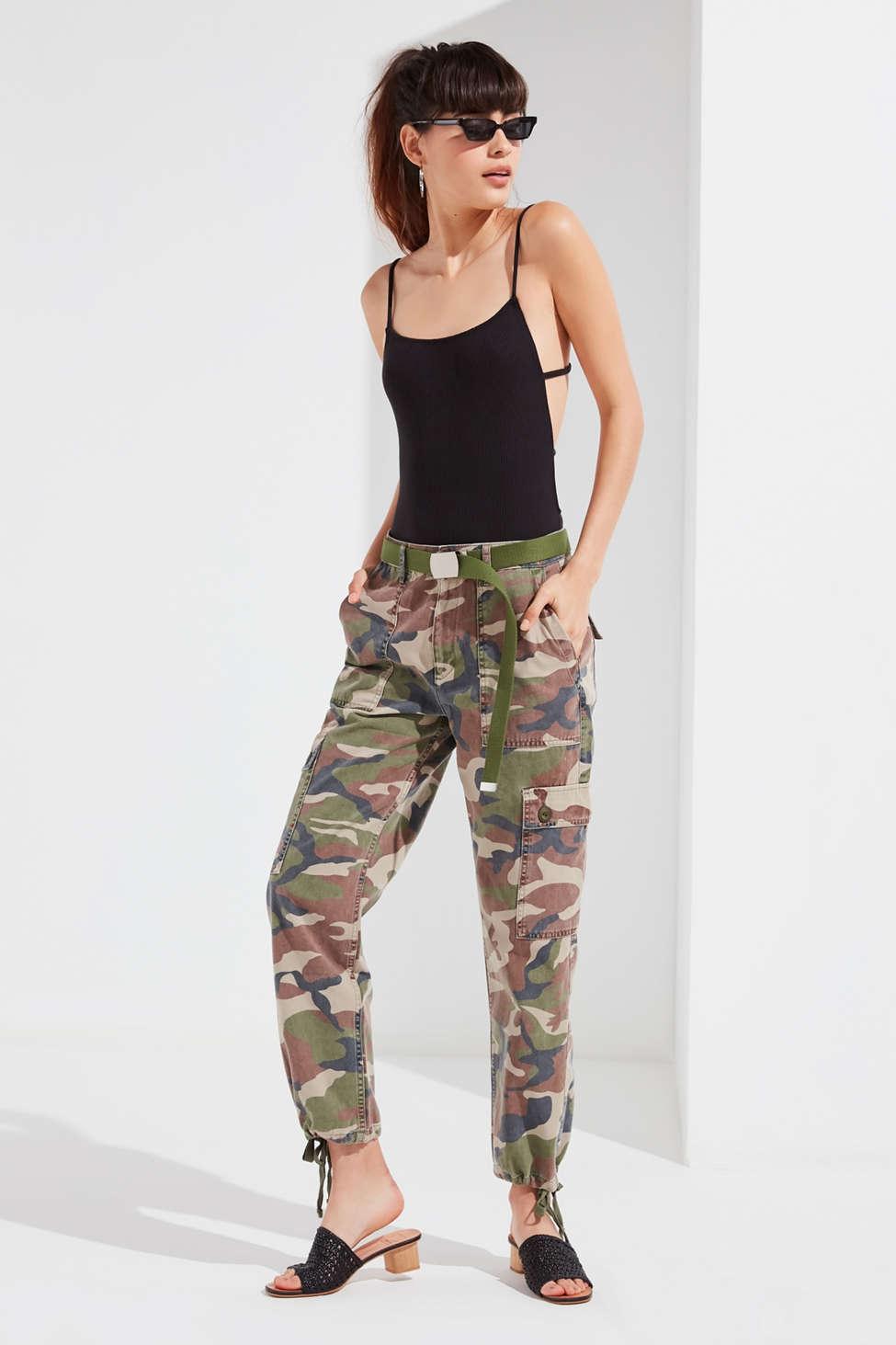 urban outfitters camo cargo pants