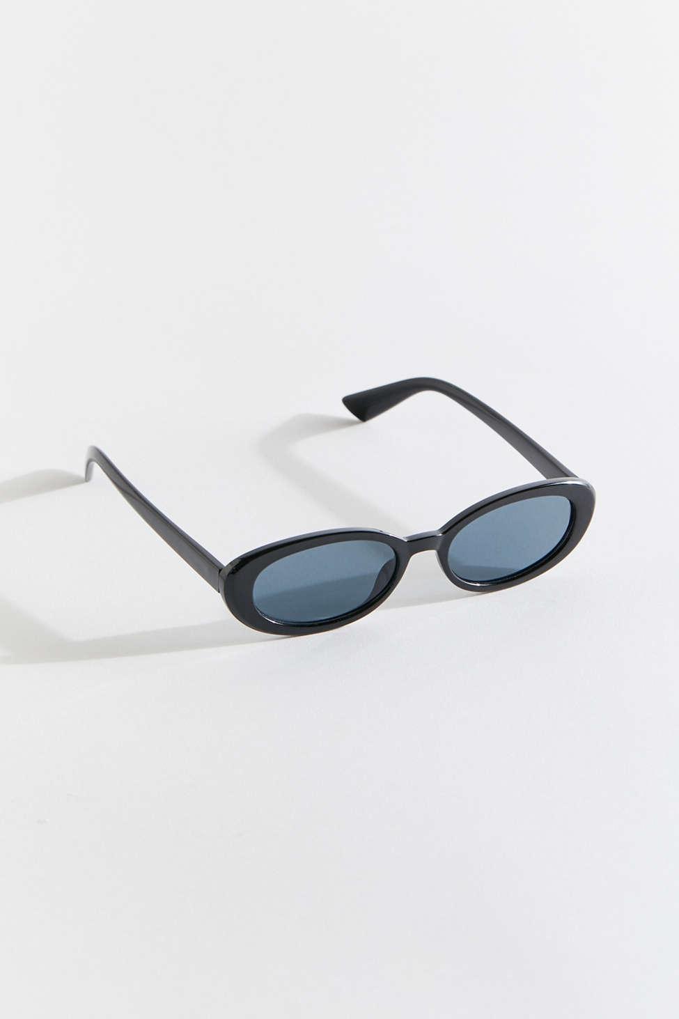 buitenste weduwnaar Komst Urban Outfitters Clover Slim Oval Sunglasses in Black | Lyst