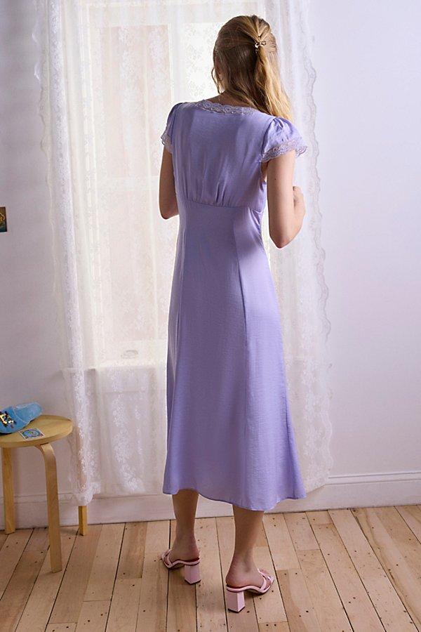Kimchi Blue Faye Lace Trim Button-Down Midi Dress in Purple | Lyst Kimchi Blue Faye Lace Trim Button-Down Midi Dress in Purple | Lyst