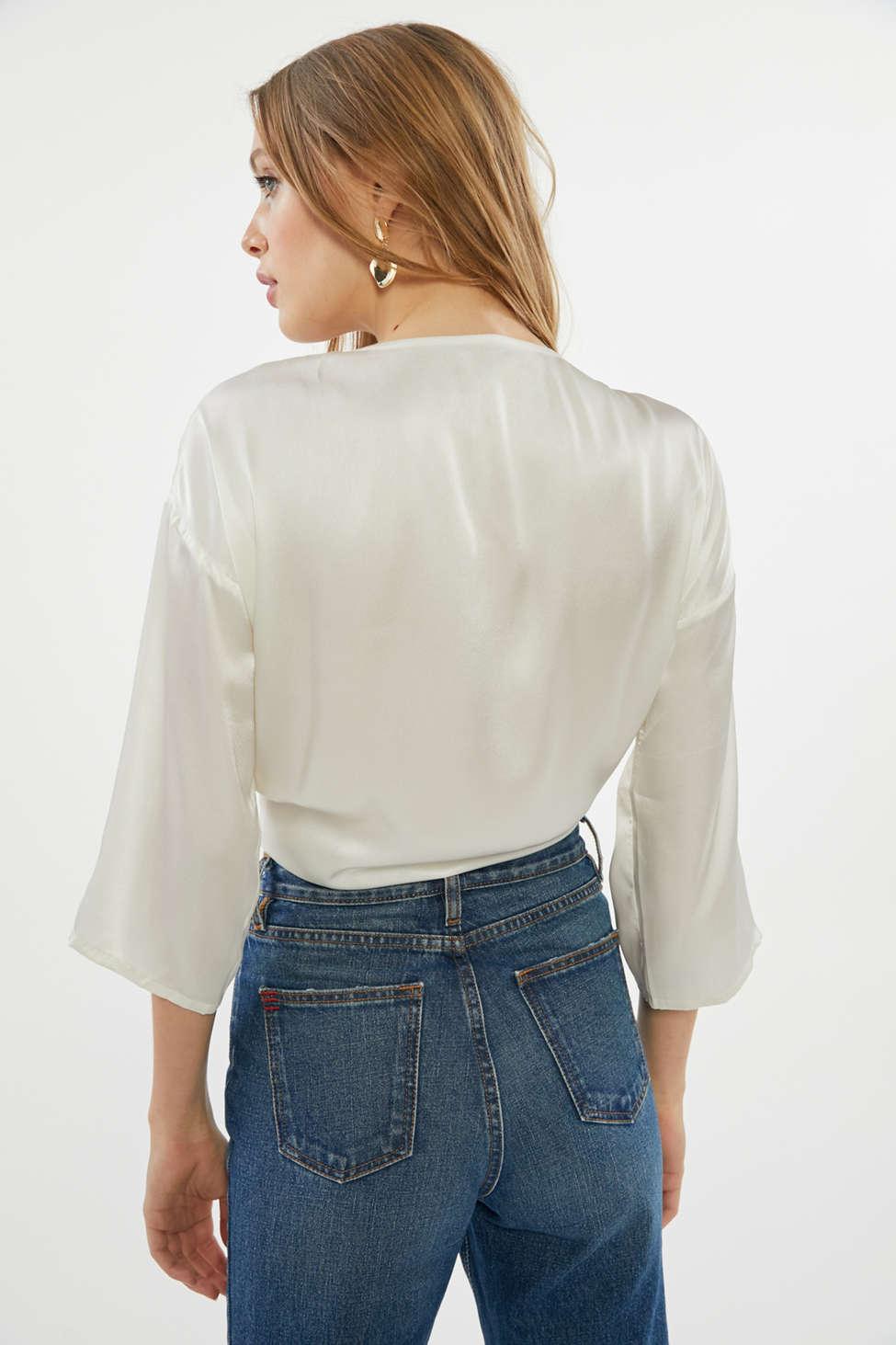 Gør det ikke Sæbe flov Urban Outfitters Uo Nicole Satin Tie-front Cropped Top | Lyst