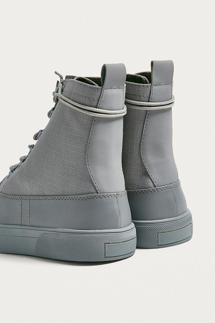 urban outfitters duck boots