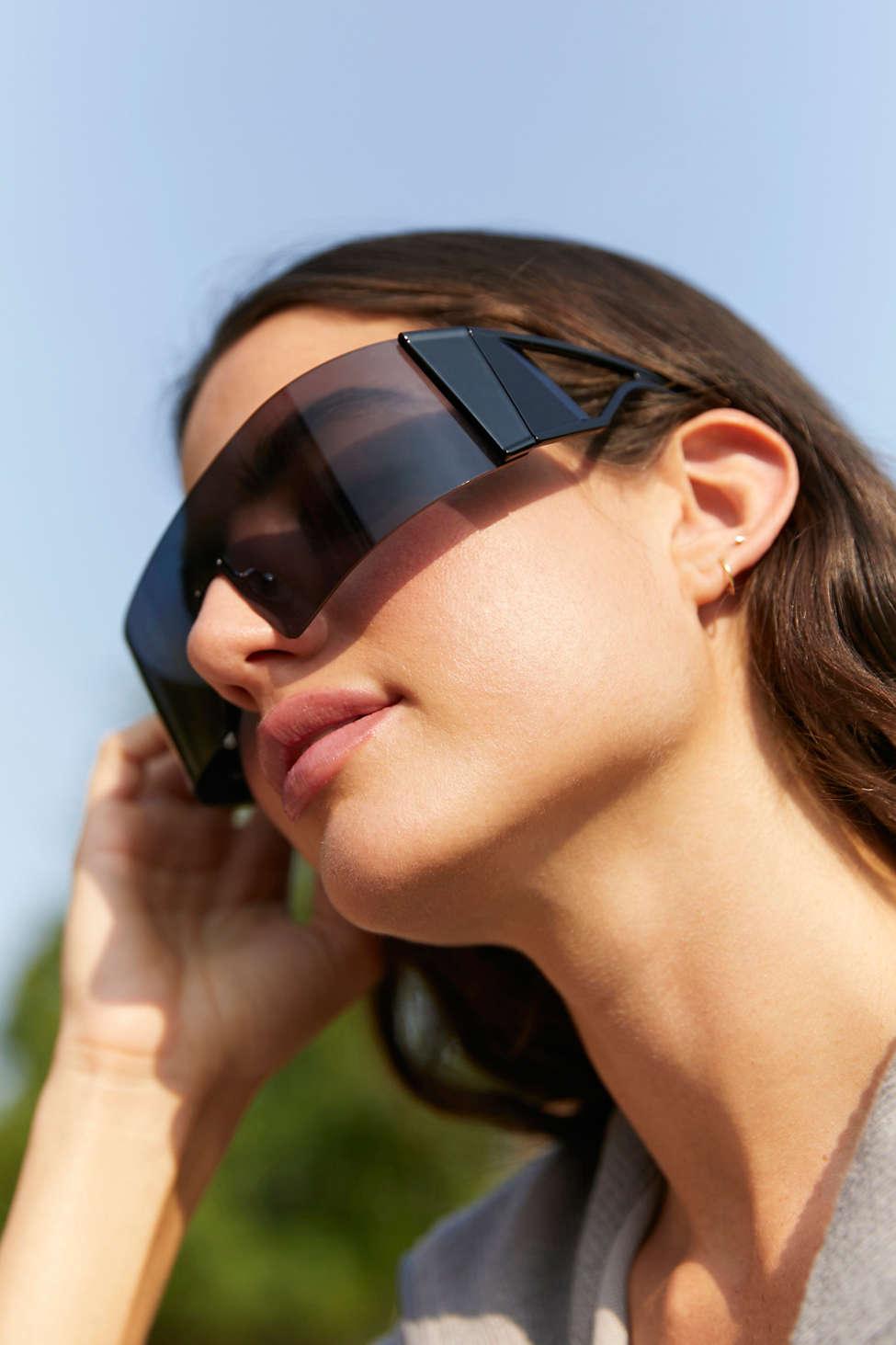 Urban Outfitters Julia Wraparound Shield Sunglasses in Black Lyst