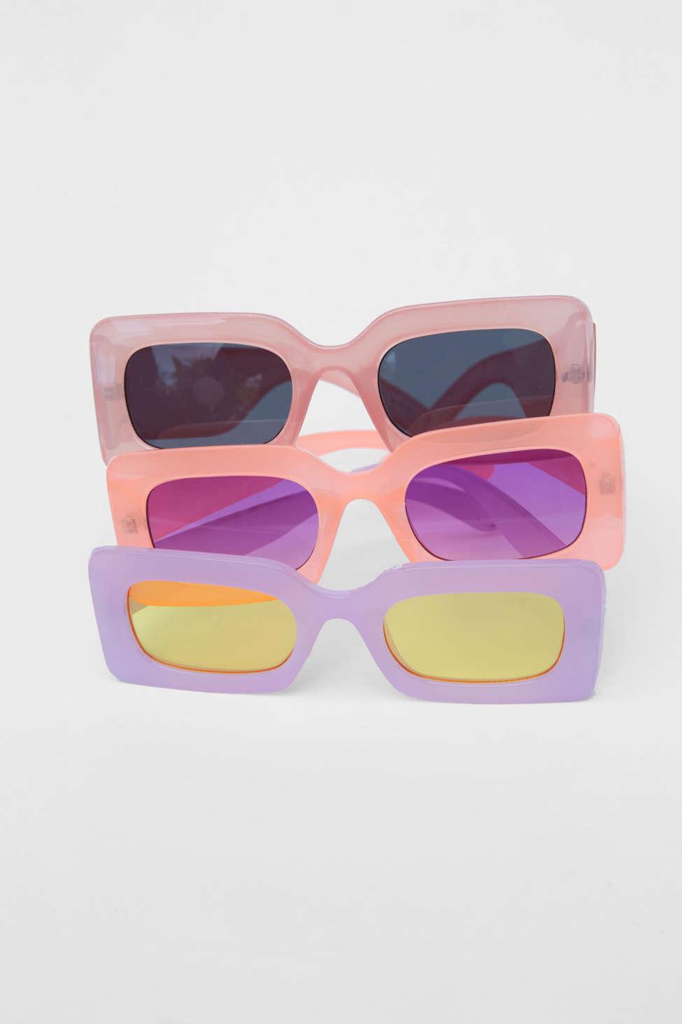Slechthorend Trouwens R Urban Outfitters Margot Oversized Rectangle Sunglasses in Pink | Lyst