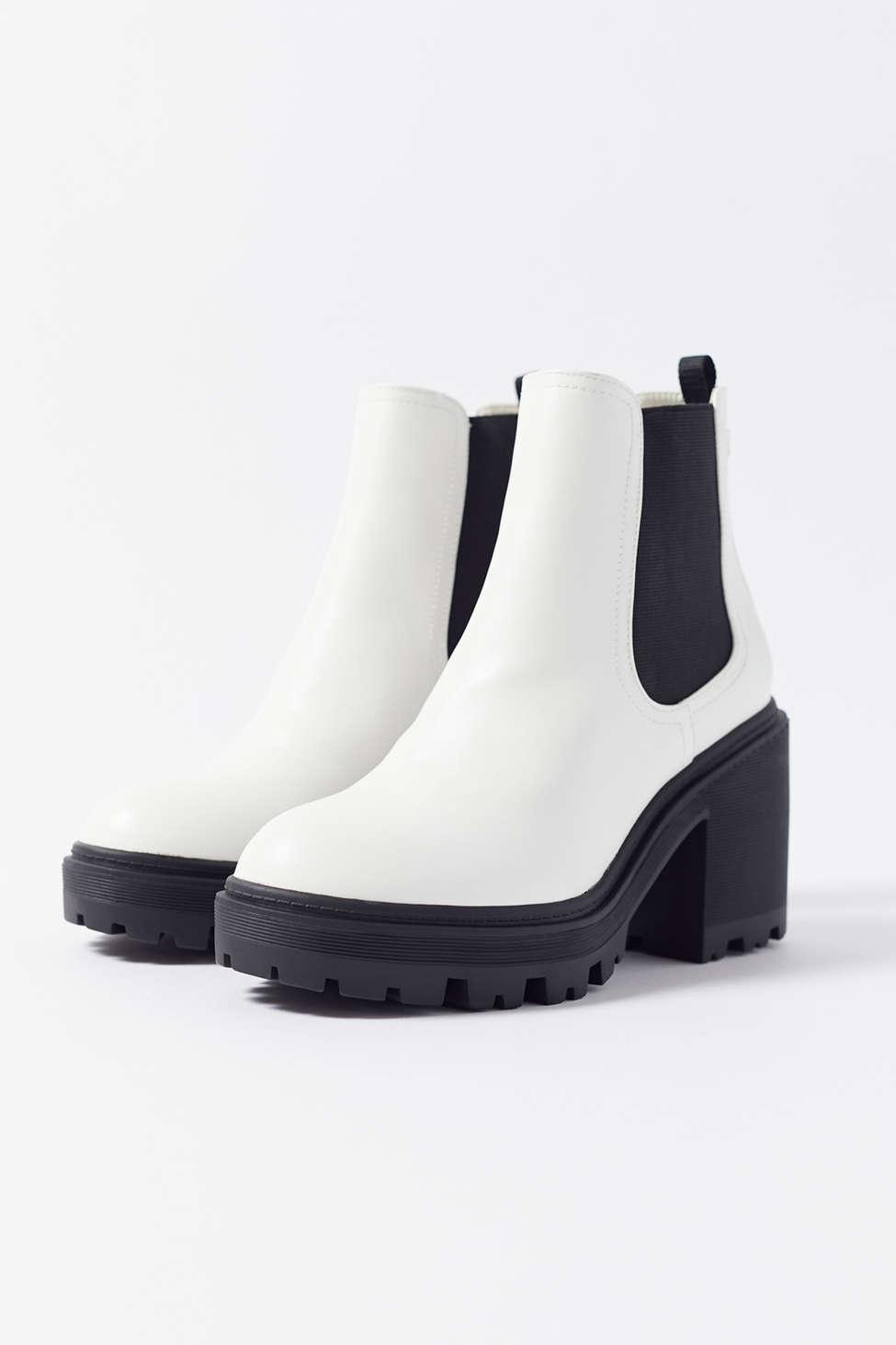 Urban Outfitters Uo Chloe Chelsea Boot in White - Lyst