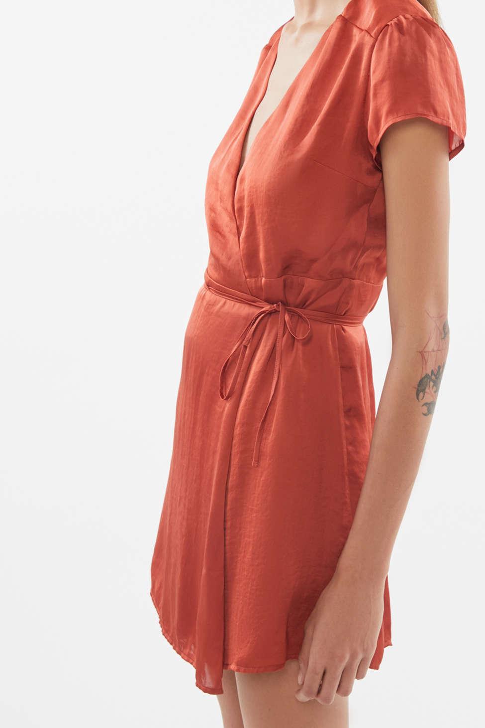 Urban Outfitters Uo Beau Satin Short Sleeve Wrap Dress in Rust (Red) | Lyst