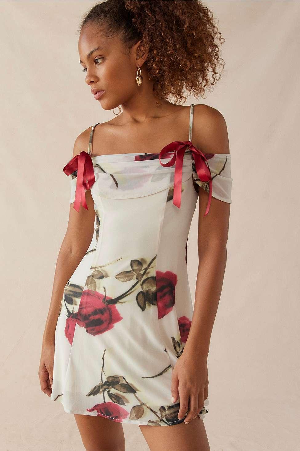 uo kimchi blue dress NWT Urban Outfitters Corset Fit Ivory M at Urban Outfitters Kimchi Blue - Addison Strapless