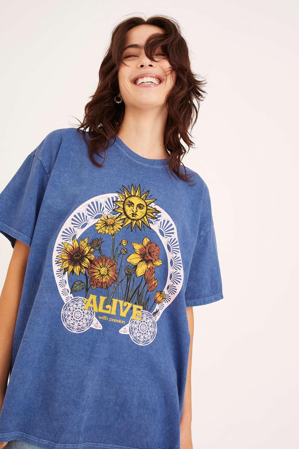 anklageren Kæledyr At placere Urban Outfitters Alive With Passion T-shirt Dress in Blue | Lyst