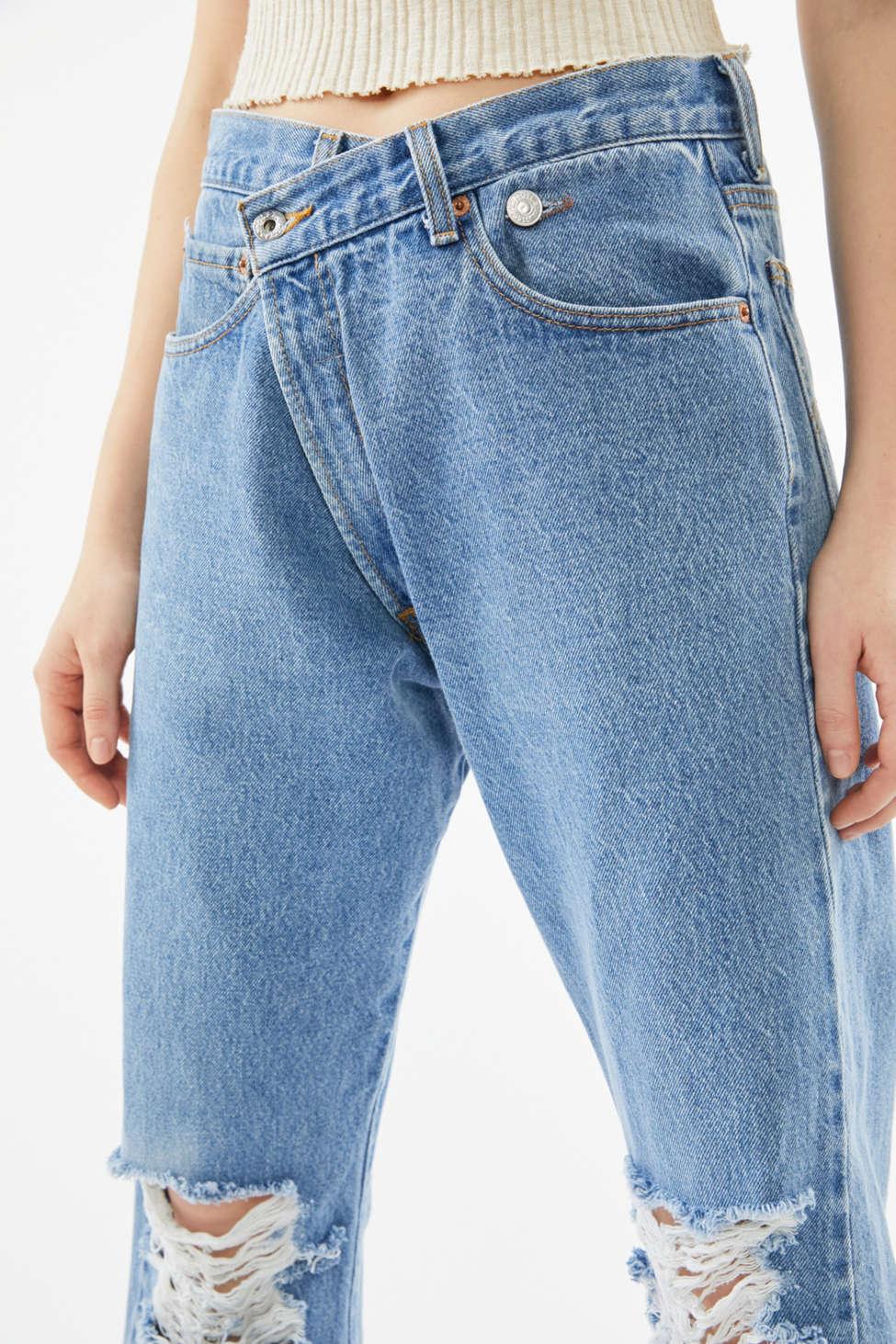 Urban Renewal Vintage Levi's Crossover Destroyed Knee Jean in Blue | Lyst  Canada