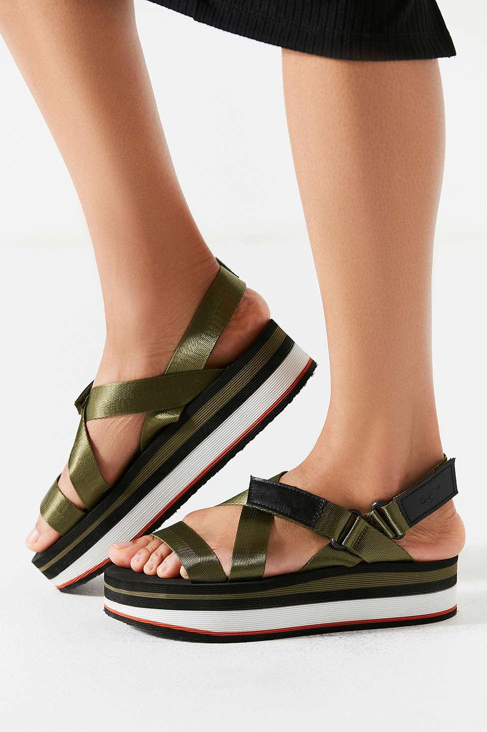 rocket dog jarvis platform sandal