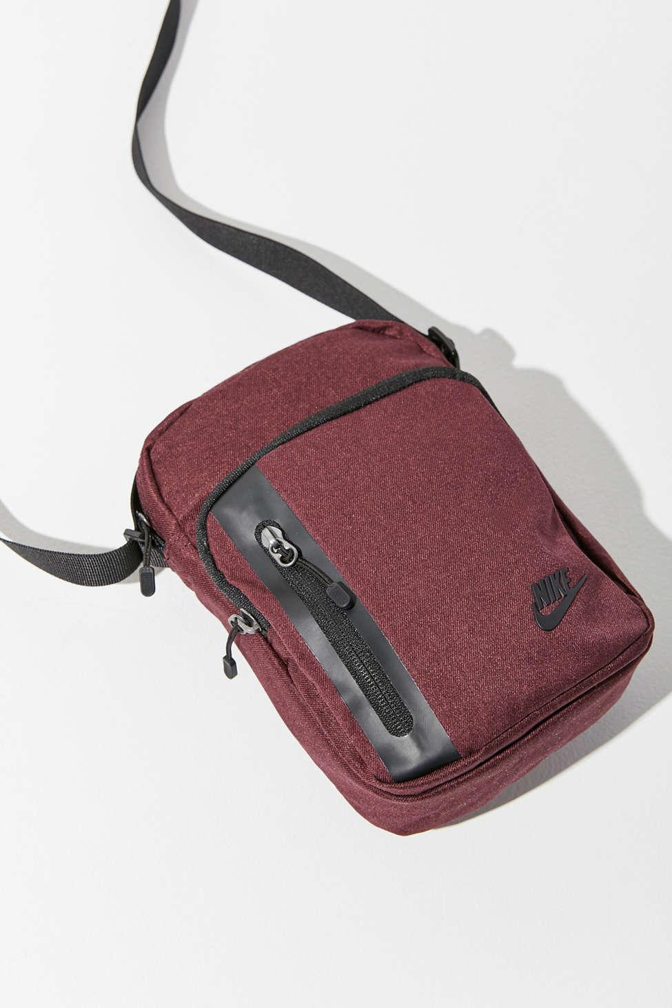 nike fanny pack urban outfitters