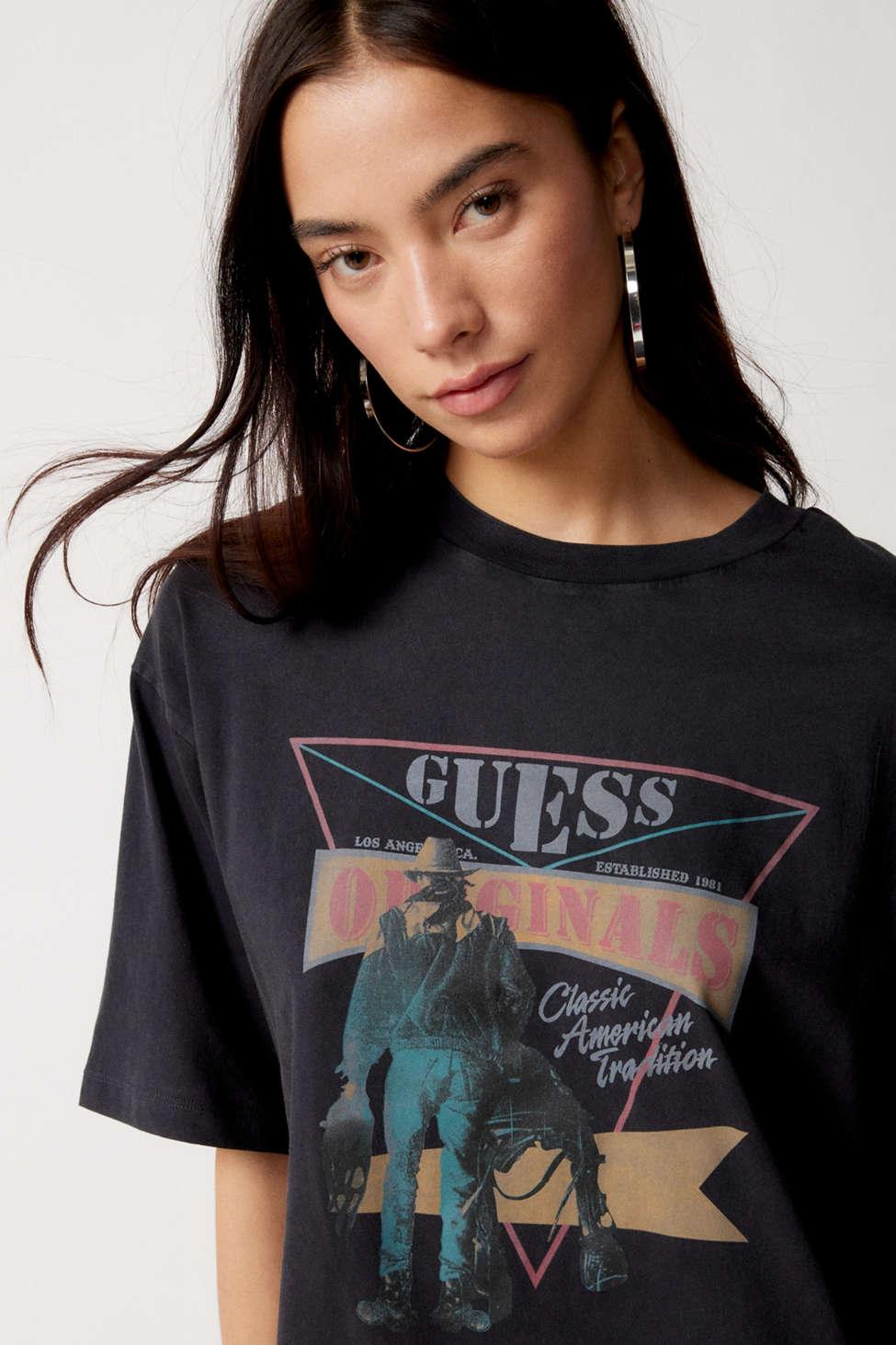 Guess Aria Short Sleeve Tee In Charcoal,at Urban Outfitters in Black | Lyst