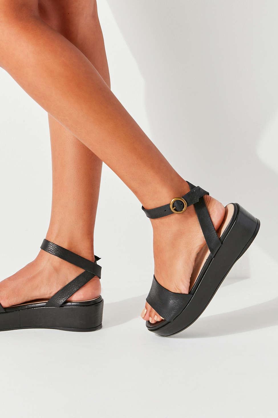 seychelles monogram flatform sandal