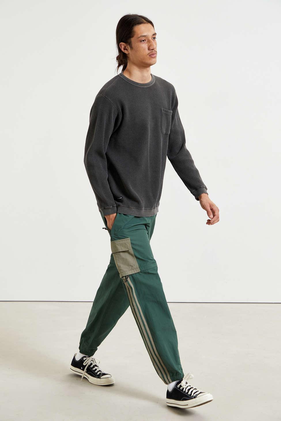 ocio Ponte de pie en su lugar Intuición adidas 2-in-1 Zip-off Cargo Wind Pant in Green for Men | Lyst