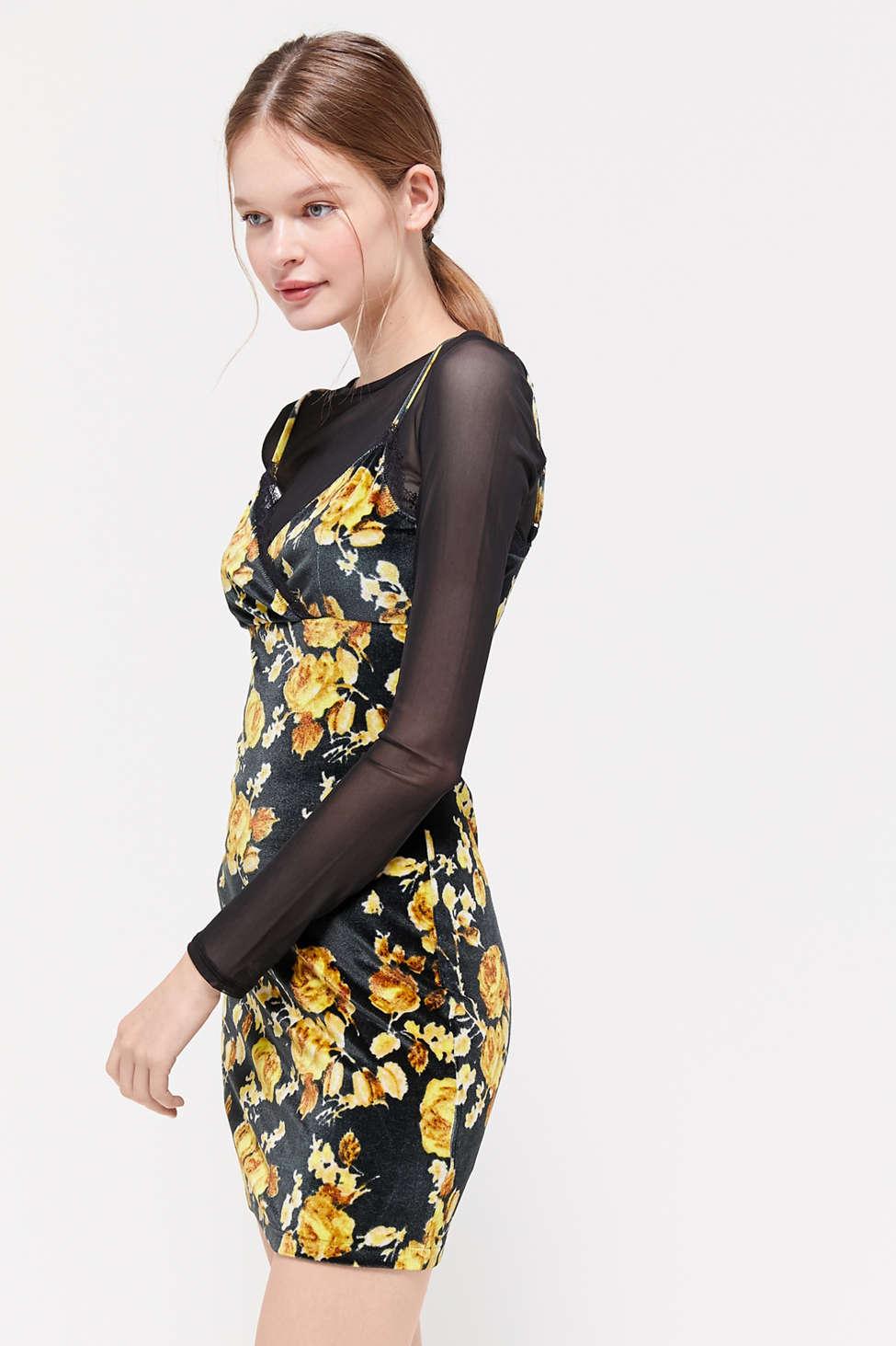 Urban Outfitters Uo Bernadette Velvet Mini Dress - Lyst