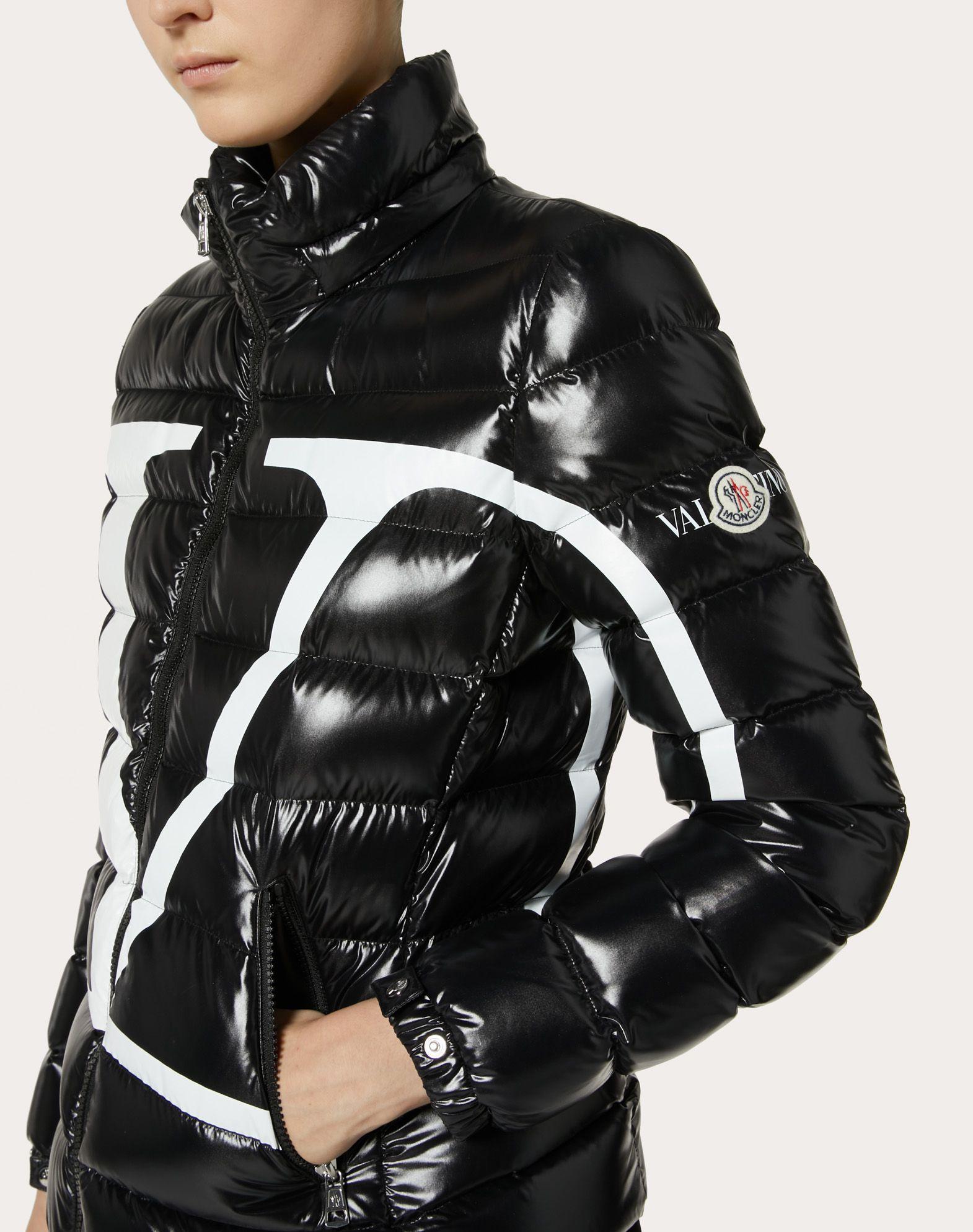 Valentino Synthetik Wattierte Jacke Moncler Vlogo Aus Nylon Laqué in  Schwarz - Lyst