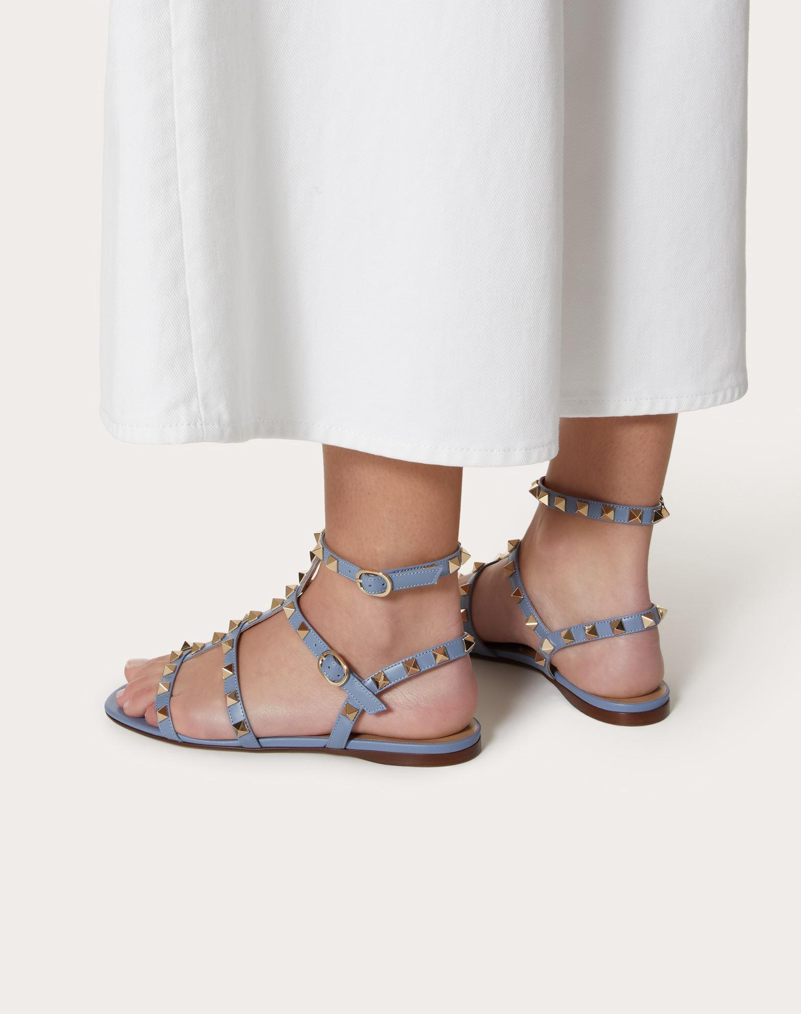 Valentino Garavani Rockstud Flat Calfskin Sandal With Straps in Blue | Lyst