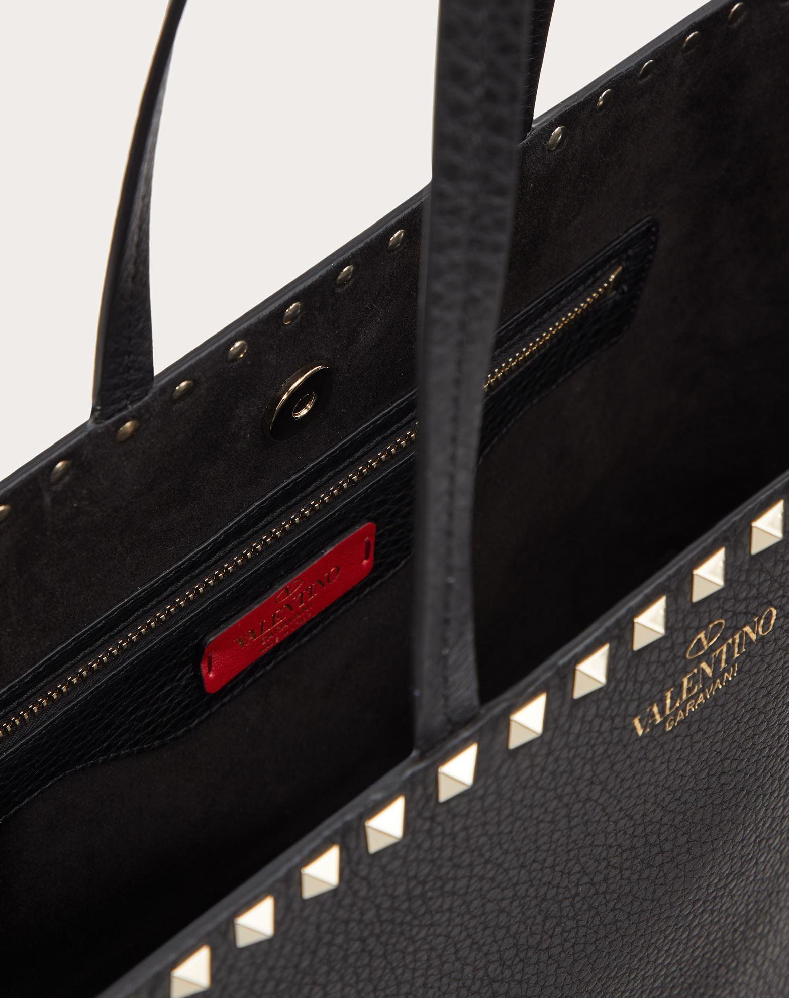 Small Rockstud Grainy Calfskin Shopper 2024 www.alhudapk
