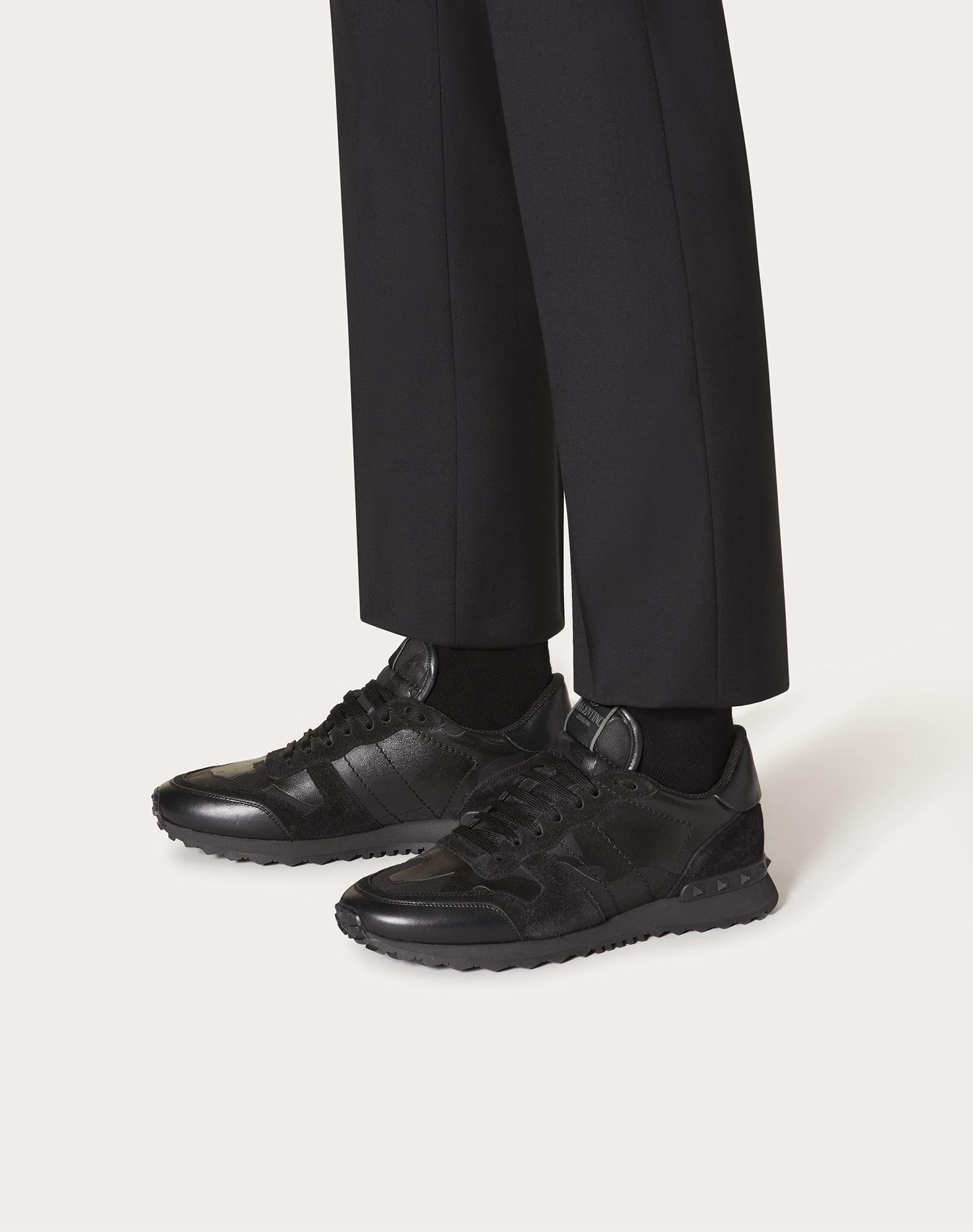 Speciaal nieuwigheid ik heb het gevonden Valentino Garavani Rubber Valentino Garavani Camouflage Noir Rockrunner  Sneaker in Black/Black (Black) for Men - Lyst