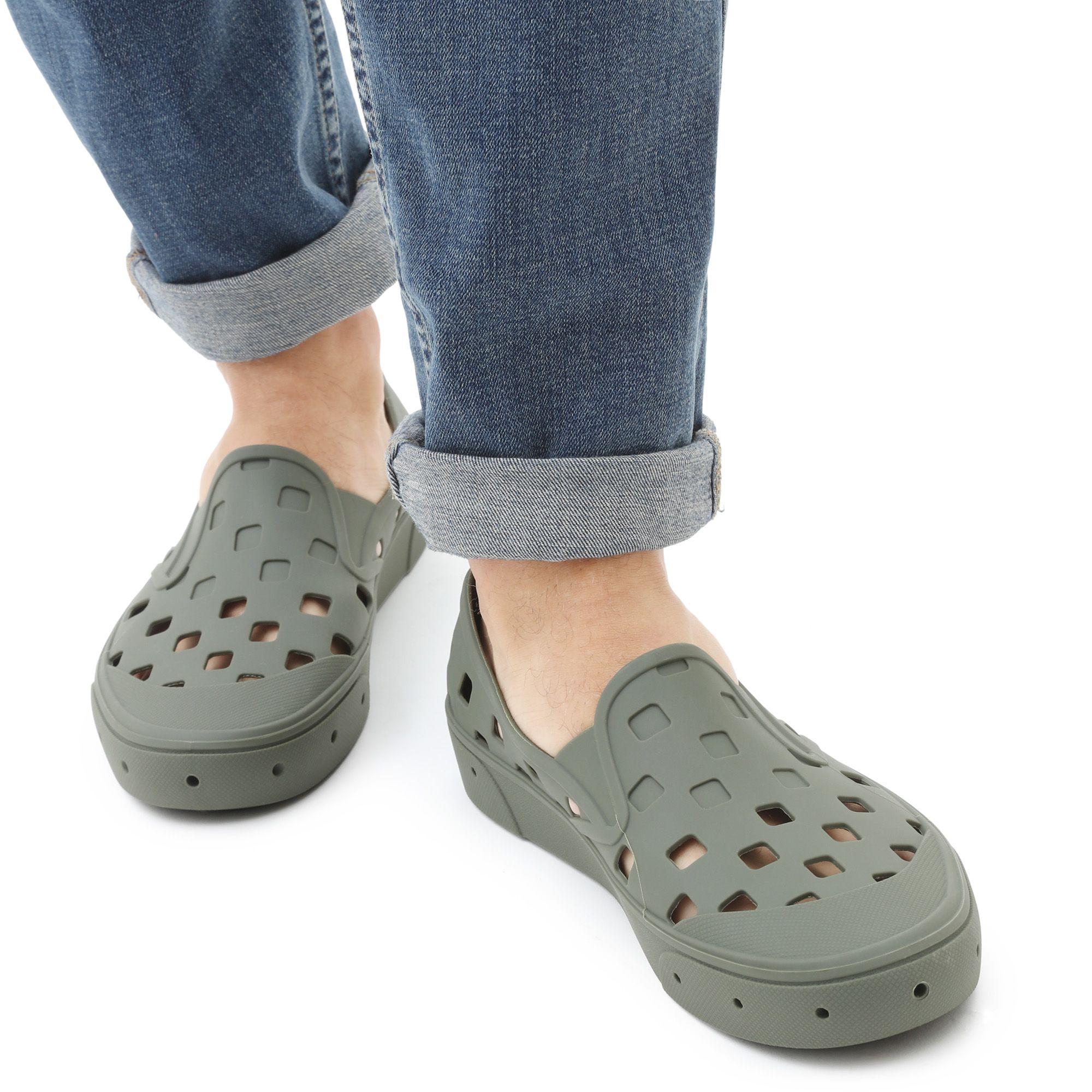 vans ua trek slip on