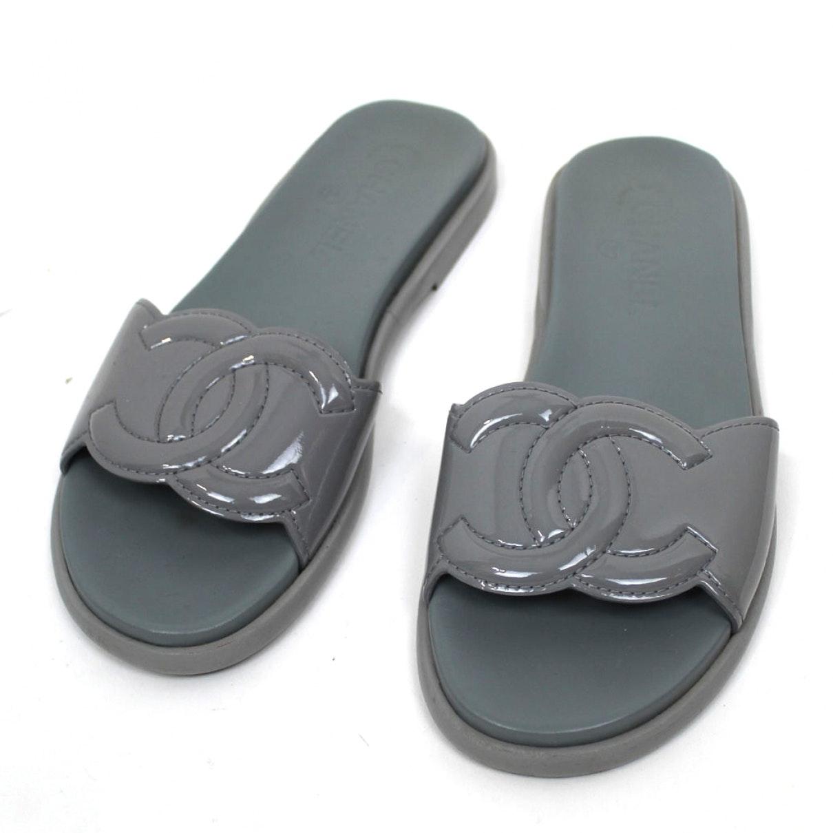 chanel rubber flip flops