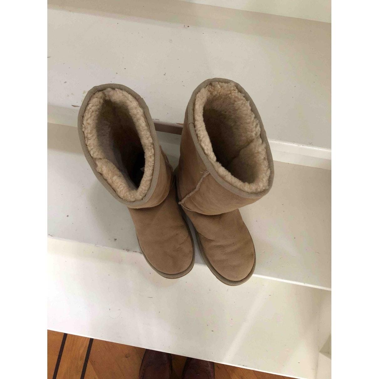 beige snow boots