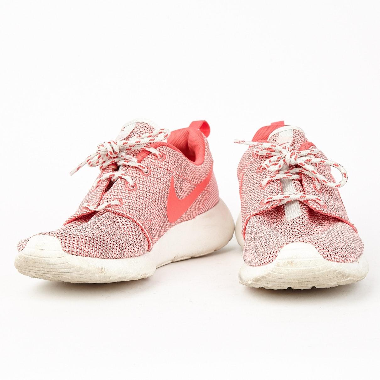pink roshe run
