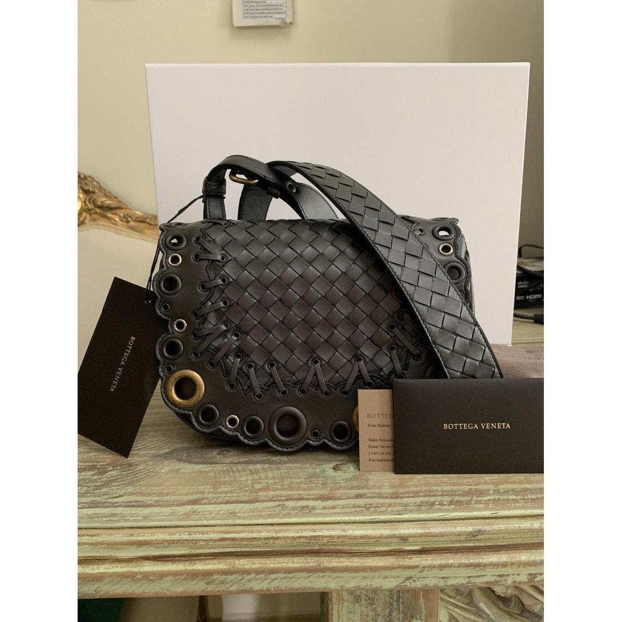 Bottega Veneta Leather Crossbody Bag in Black - Lyst