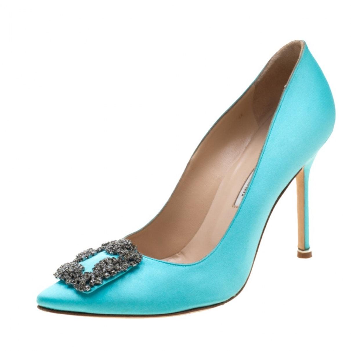 blue manolo blahnik hangisi
