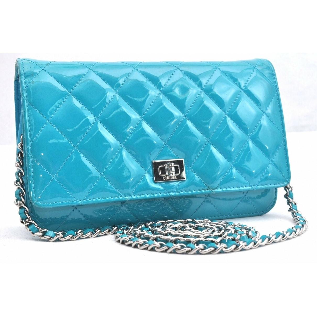 Chanel 2.55 Patent Leather Clutch Bag in Blue - Lyst