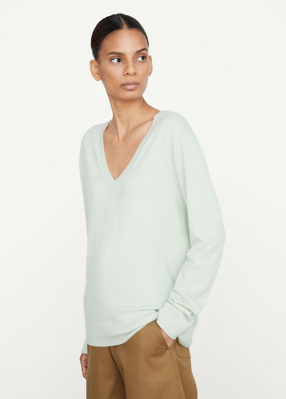 Vince Cashmere Weekend V-neck Sweater in White | Lyst Australia